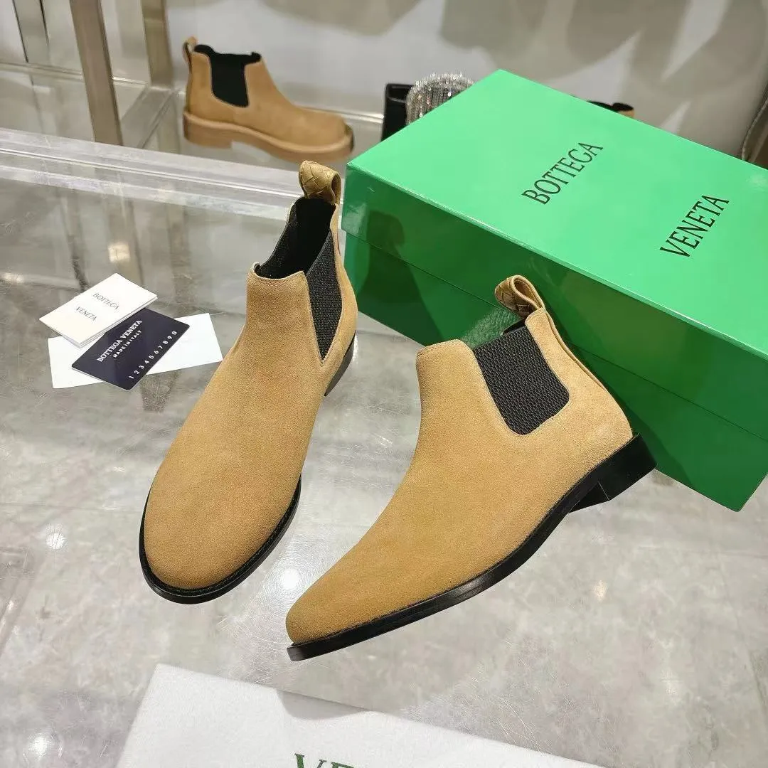 [BV] Top P: 840💰Size for couples: Female 35-39 Male 39--44 (Female 40. Male 38.45.46.47 customization is not returnable) [Note‼ ️] Add 💰 to size 46, add 20💰 to size 47, Bottega Veneta 2025 autumn and winter counter synchronized style Bottega Veneta small round toe short boots, high mercerized cow velvet, solid color cow lining! Leather outsole! A one-to-one replica of the original! Fine workmanship! quality assurance!
